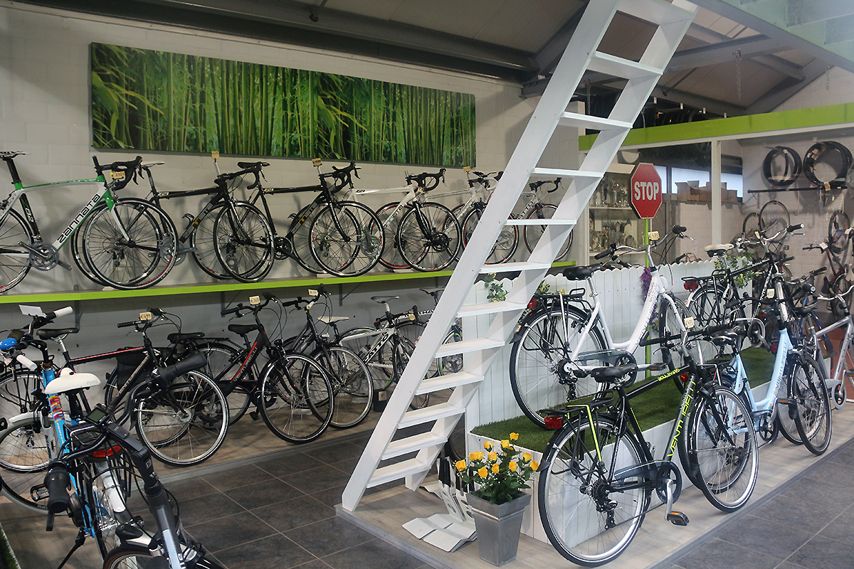 Fietswinkel voor racefietsen in Wevelgem.